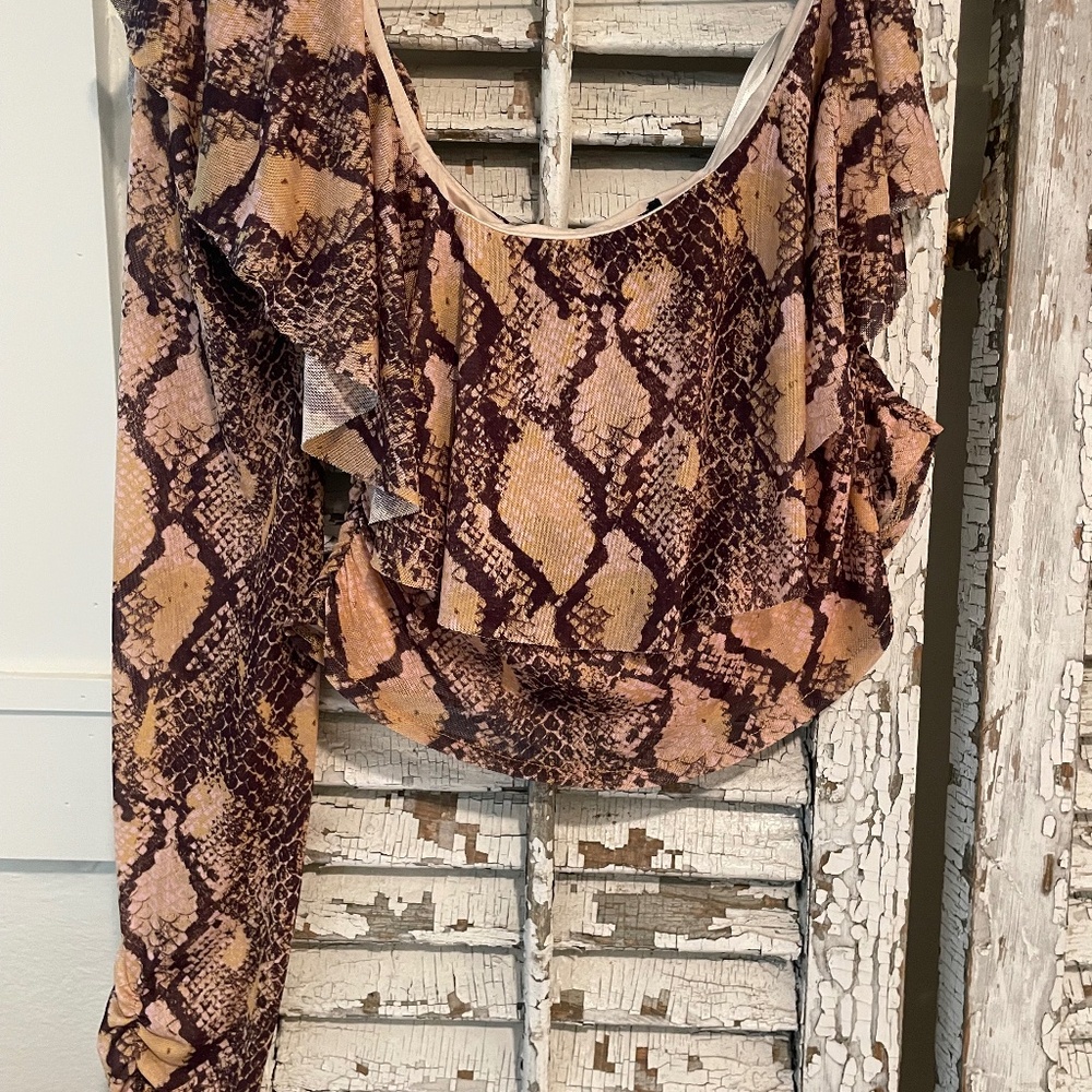 House of Harlow Off Shoulder Shirt